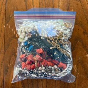 Mixed Costume Jewelry Lot Necklace Bracelet Earrings Silver & Gold Toned 30+